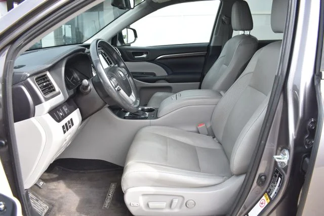 Used 2016 Gray Toyota Limited image 13