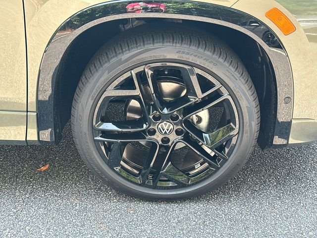 New 2026 Green Volkswagen 2.0T SE R-Line Black image 12