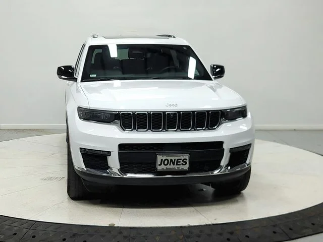 Used 2024 White Jeep Limited image 3