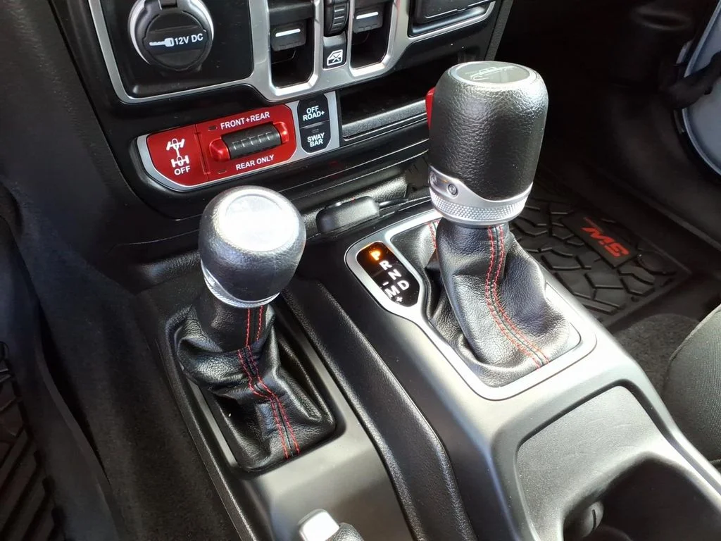 Used 2023 Silver Jeep Rubicon image 13