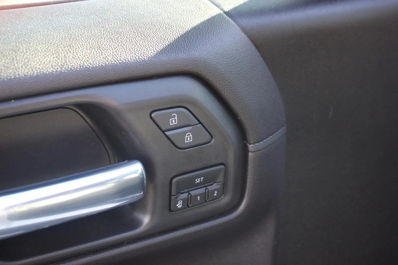 Used 2021 WHITE FROST TRICOAT GMC Denali image 13