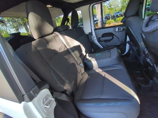 Used 2024 White Jeep Rubicon 4xe image 33