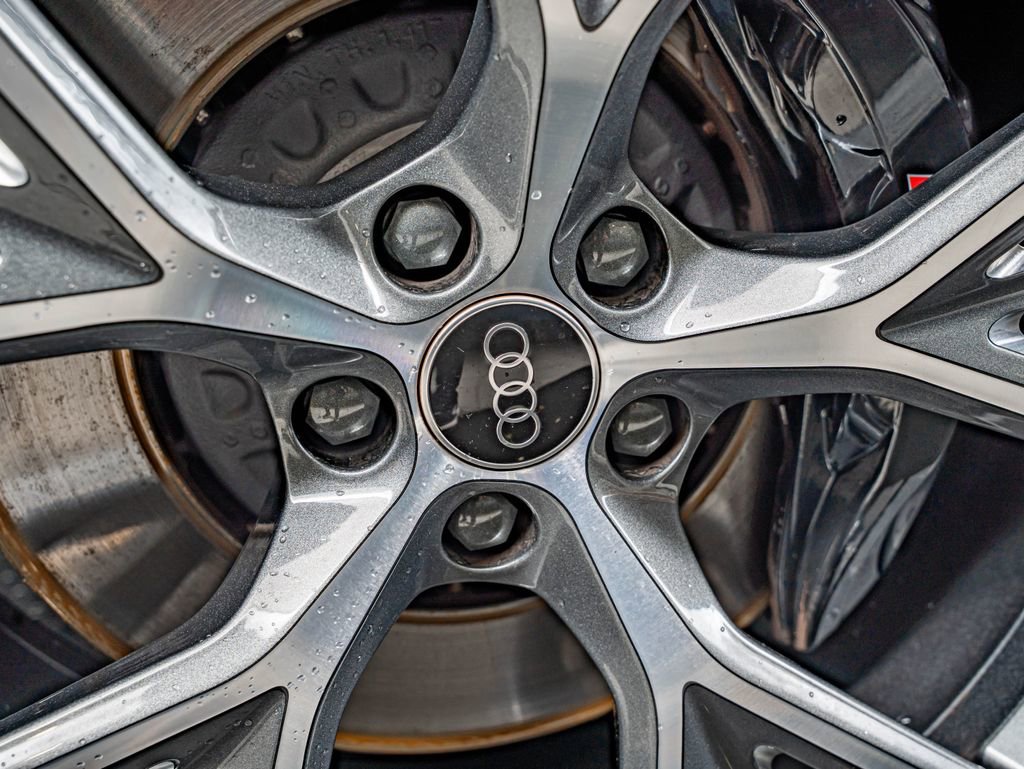 Used 2023 Glacier White Audi 4.0T Prestige image 11