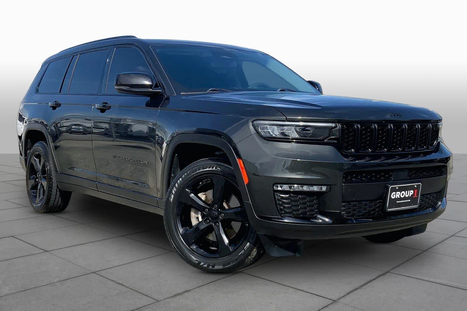 Used 2023 Rocky Mountain Pearlcoat Jeep Limited image 3