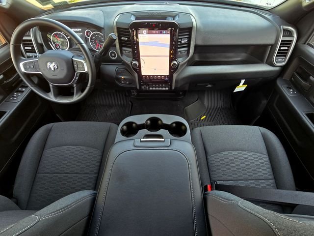 New 2026 Diamond Black Crystal Pearl-Coat Exterior Paint RAM Tradesman image 9