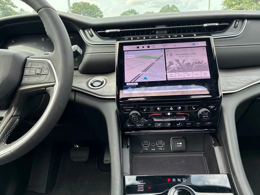 New 2024 Midnight Sky Jeep 4xe image 18