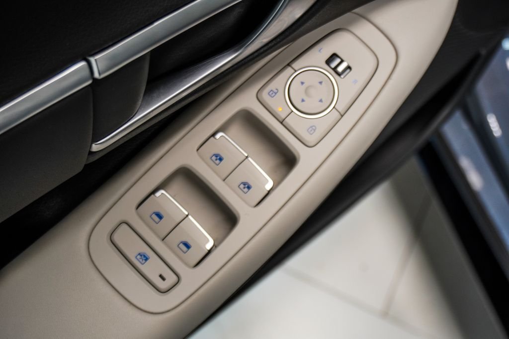 Used 2024 Blue Hyundai SEL image 23
