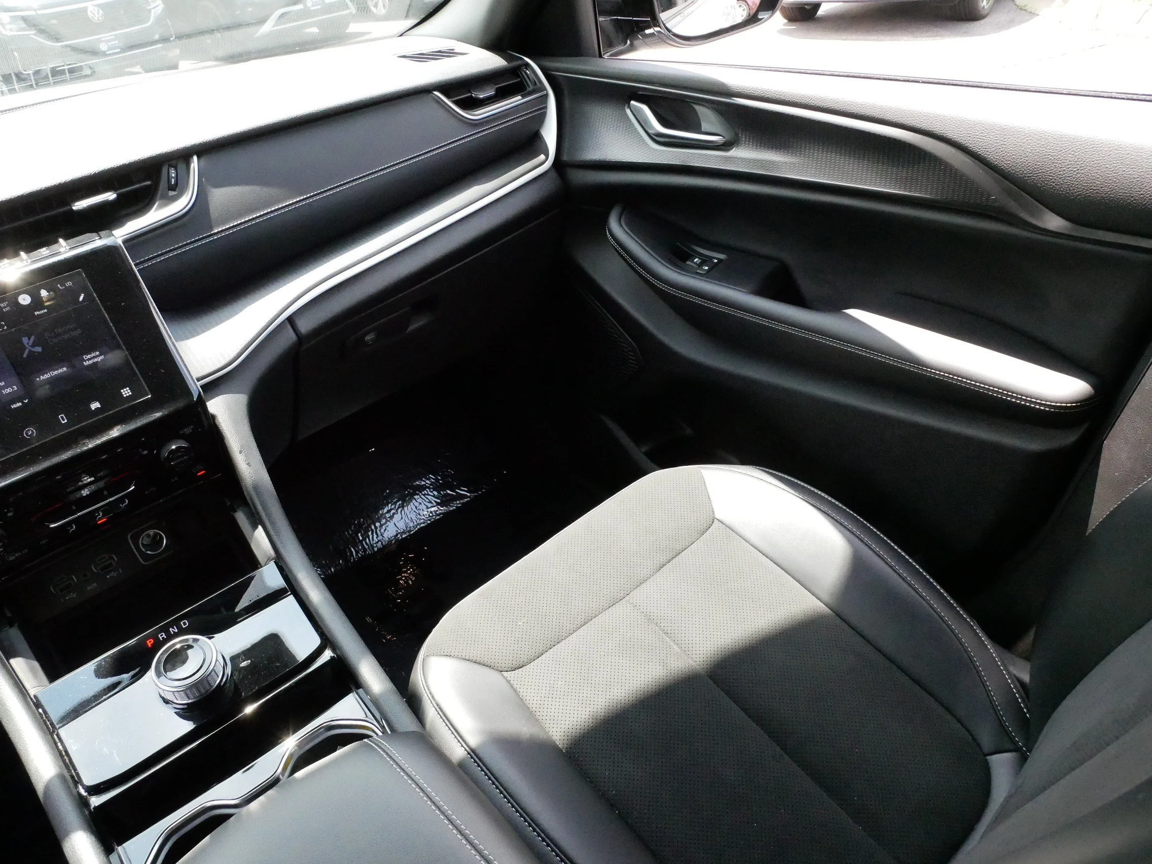 Used 2023 Silver Zynith Jeep Altitude image 11