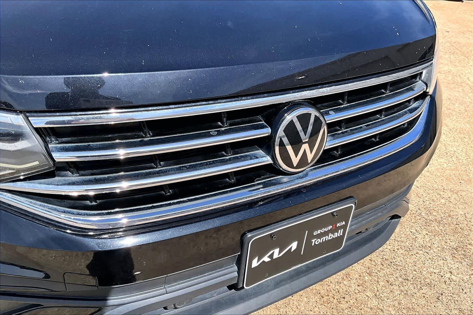 Used 2023 Deep Black Pearl Volkswagen SE image 47