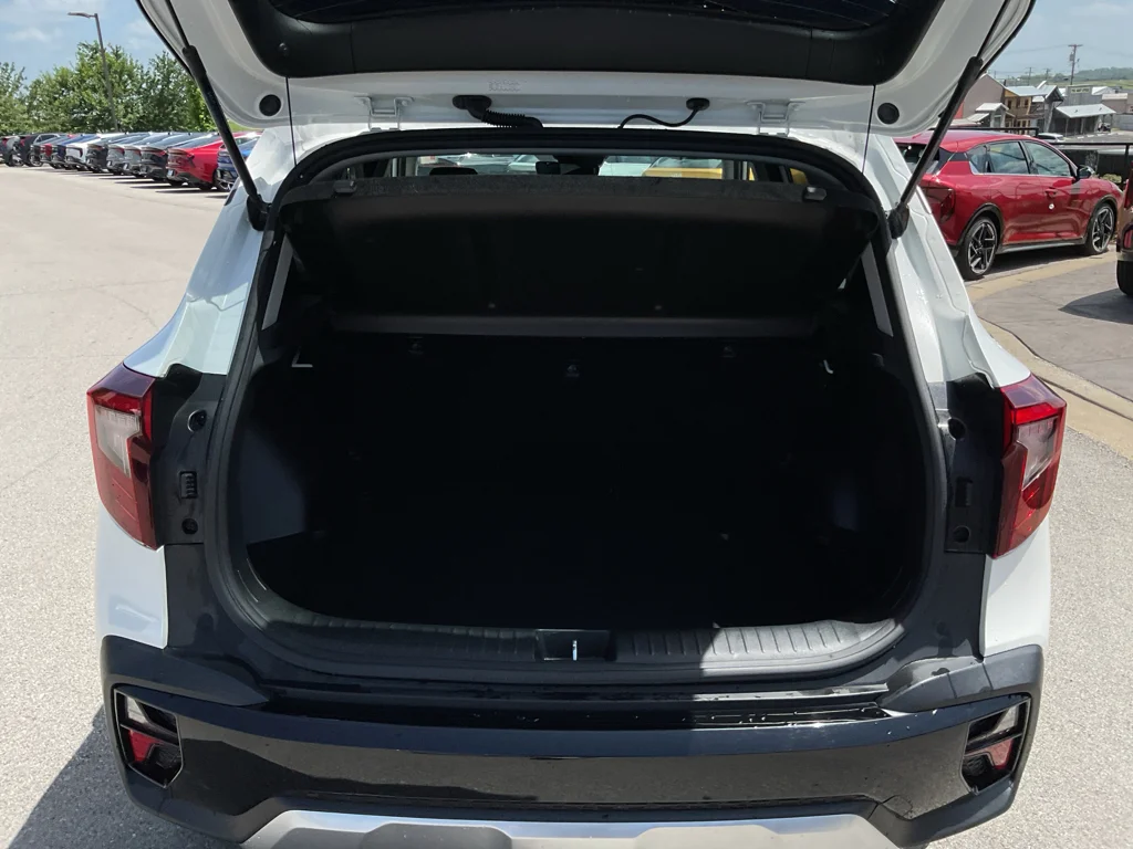 Used 2024 Snow White Pearl Kia SX image 16