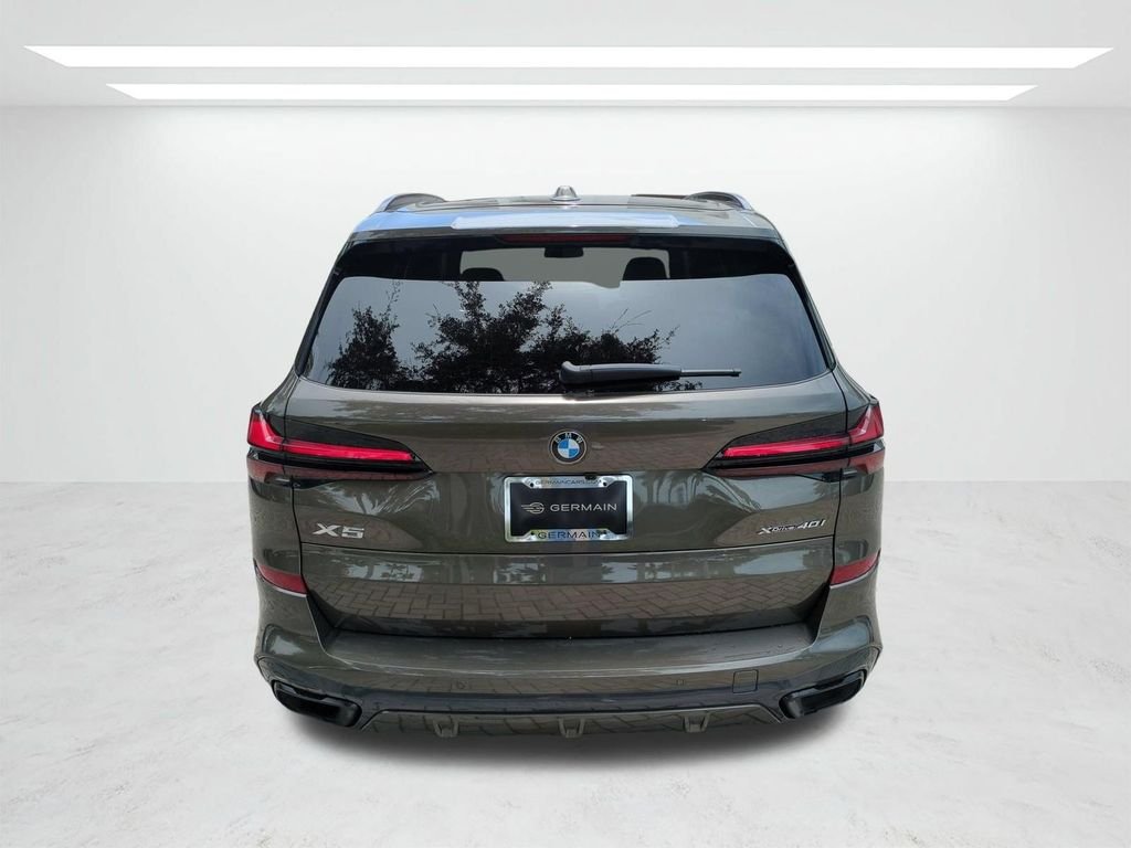 New 2026 Manhattan Green Metallic BMW xDrive40i image 5
