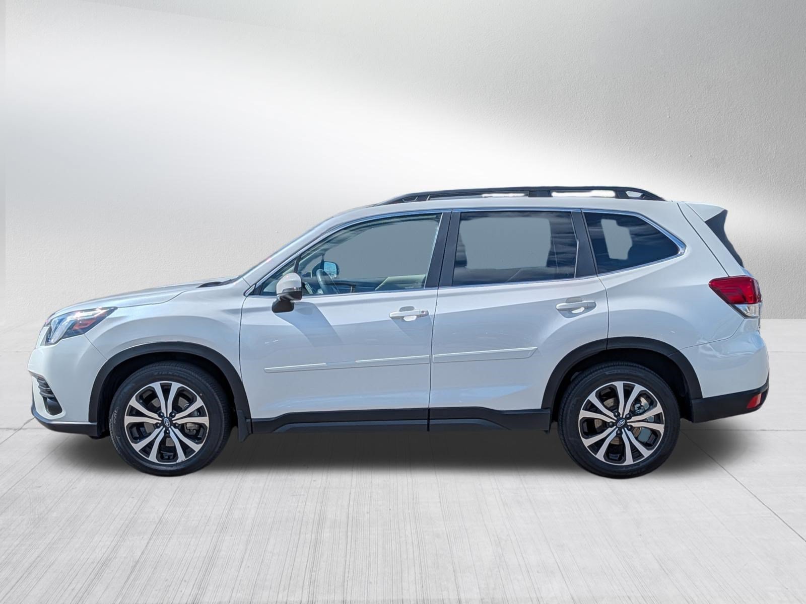 Used 2023 Crystal White Pearl Subaru Limited image 4