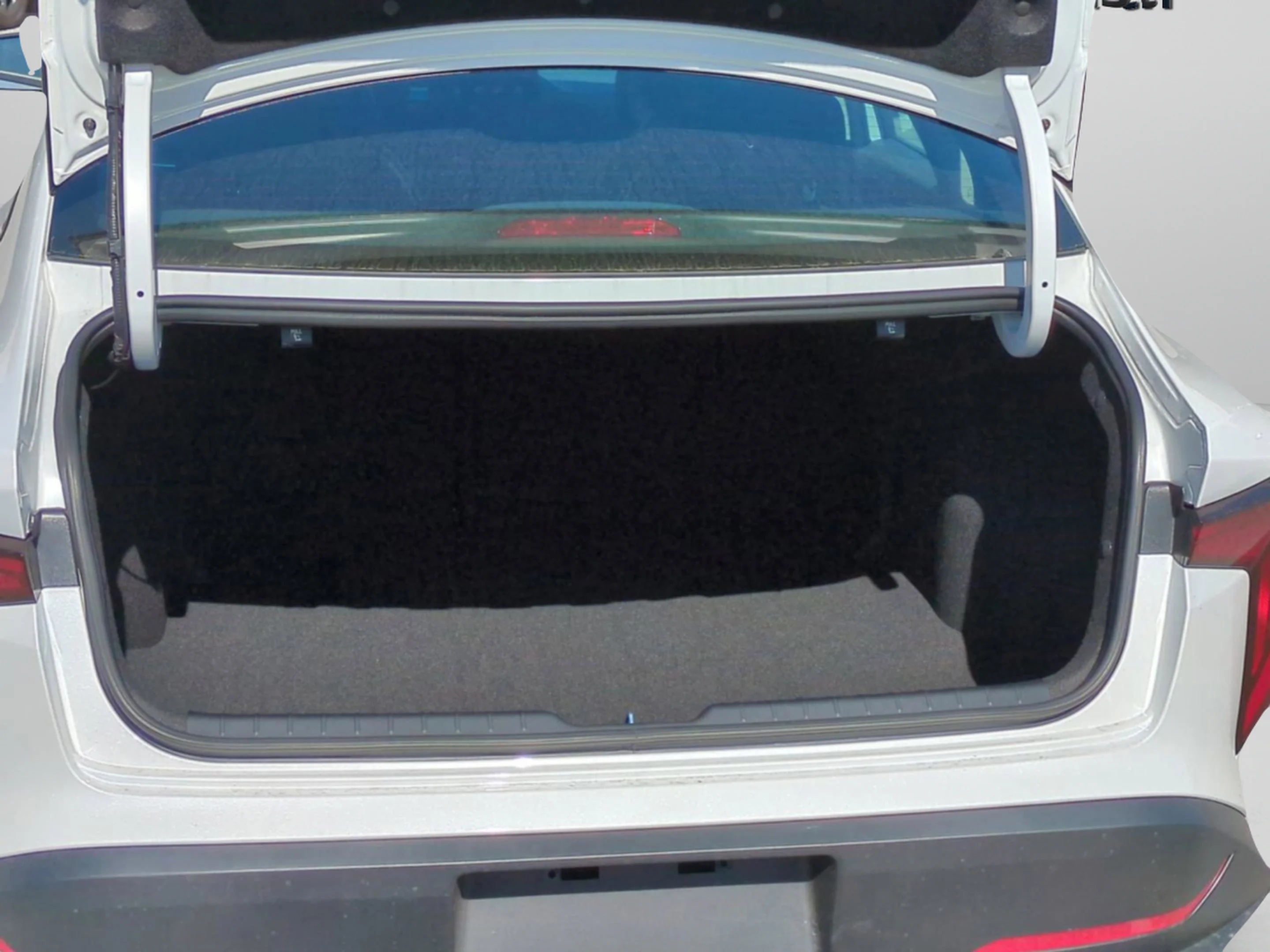 New 2026 Snow White Pearl Kia LXS image 24