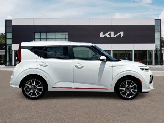 Used 2022 White Kia Turbo image 9