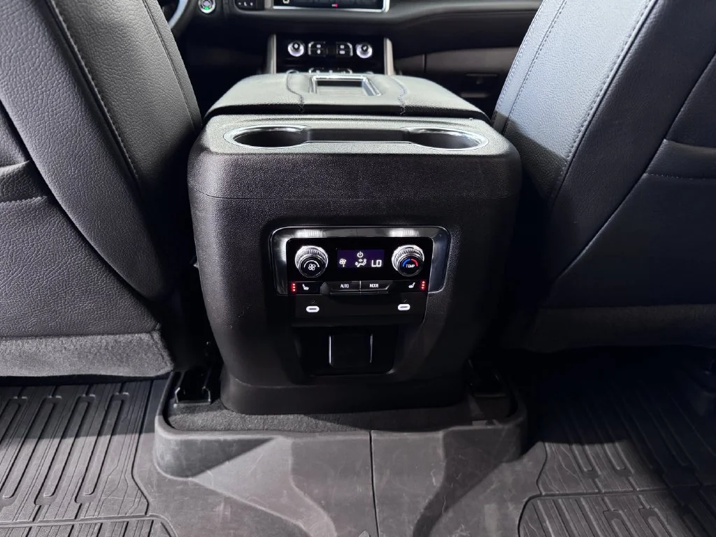 2024 GMC Yukon Denali - Photo 31