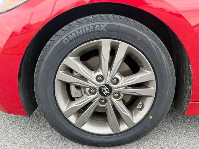 Used 2018 Scarlet Red Hyundai SEL image 5