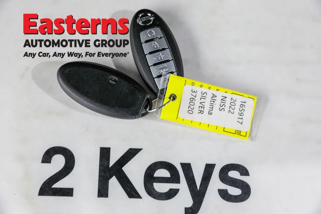 Used 2022 Silver Nissan 2.5 SV image 24
