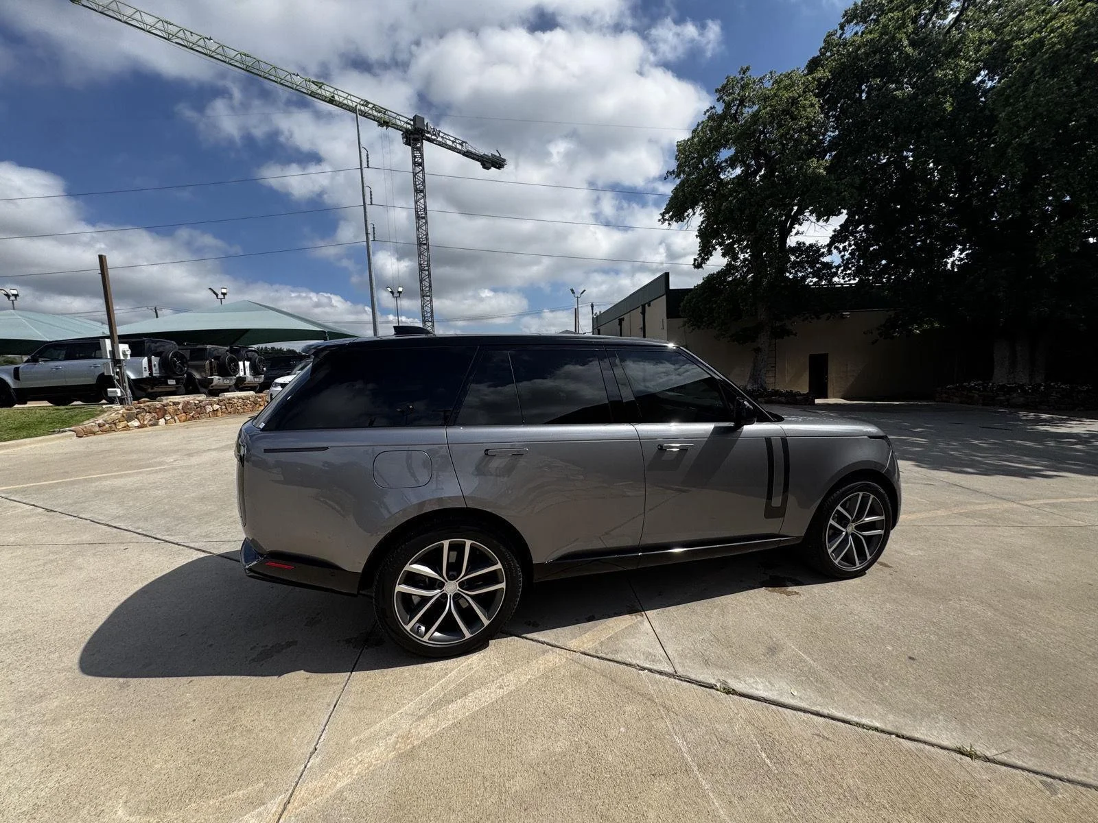 Used 2025 WHITE Land Rover SE image 7
