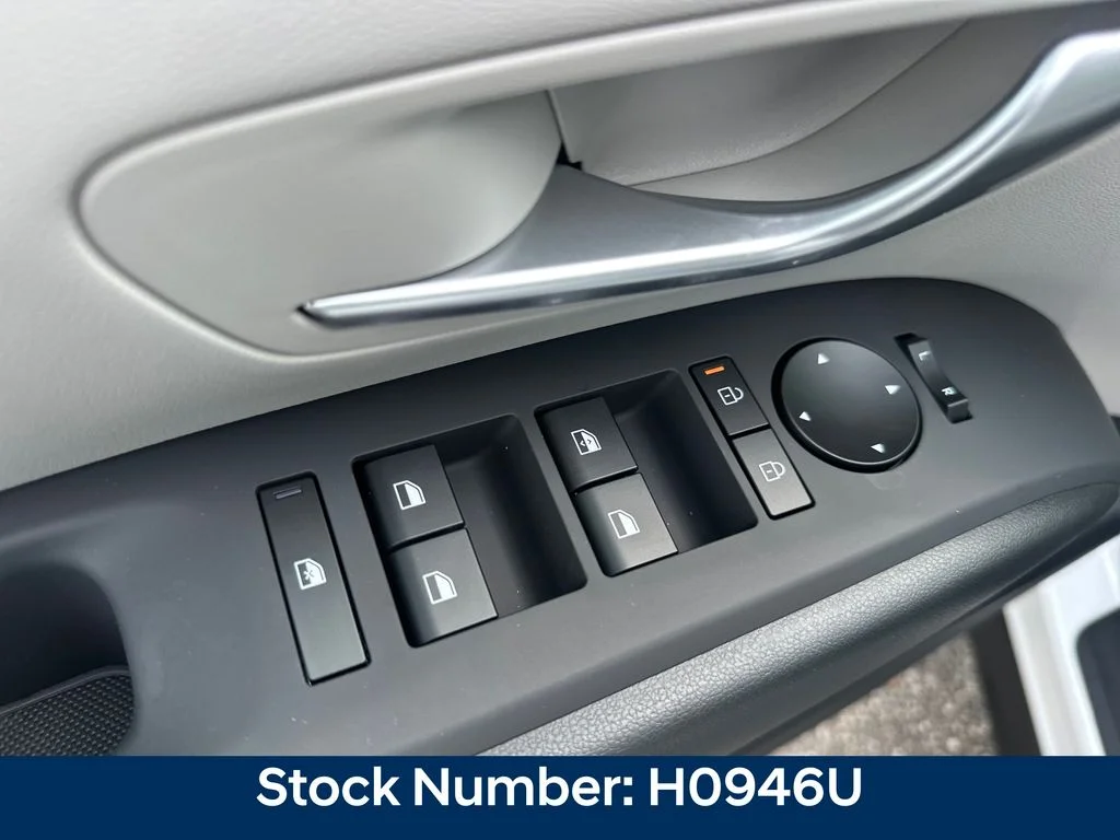 New 2026 White Pearl Hyundai SE image 8