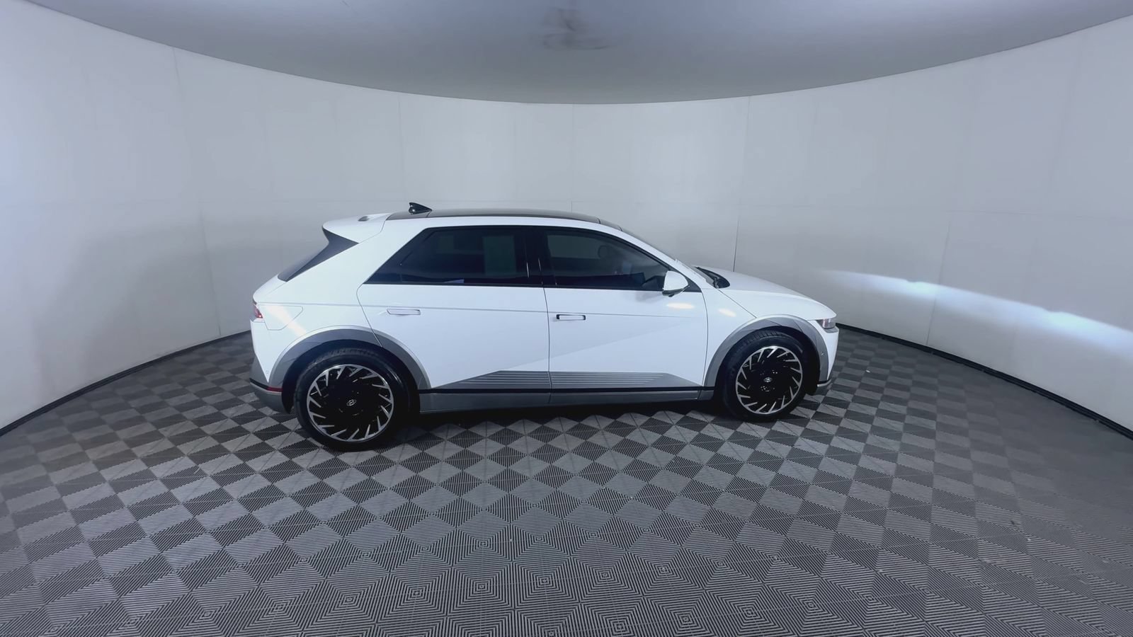 Certified Used 2024 Atlas White Hyundai Limited image 9