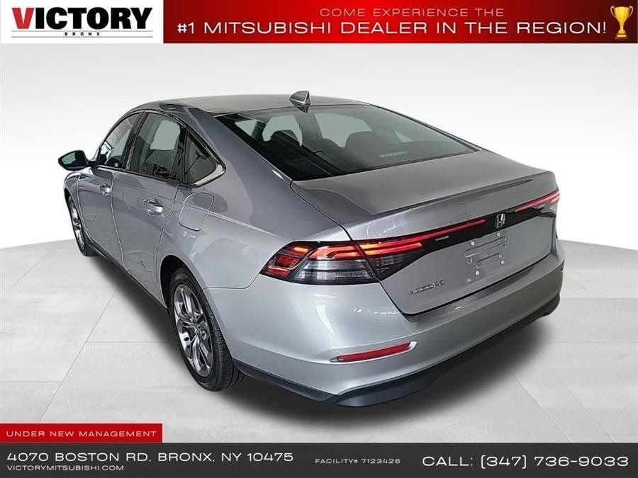 Used 2023 Silver Honda EX image 6