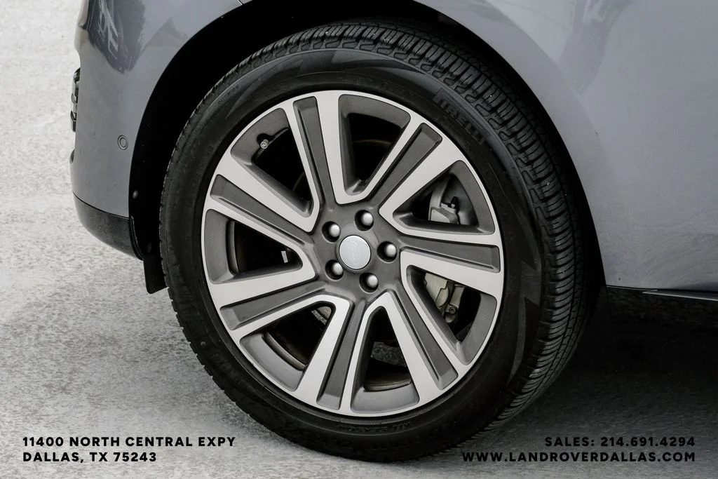 Used 2023 Grey Land Rover SE image 60