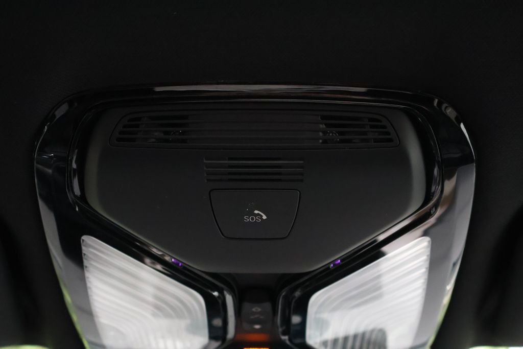 Used 2024  BMW xDrive30i image 27