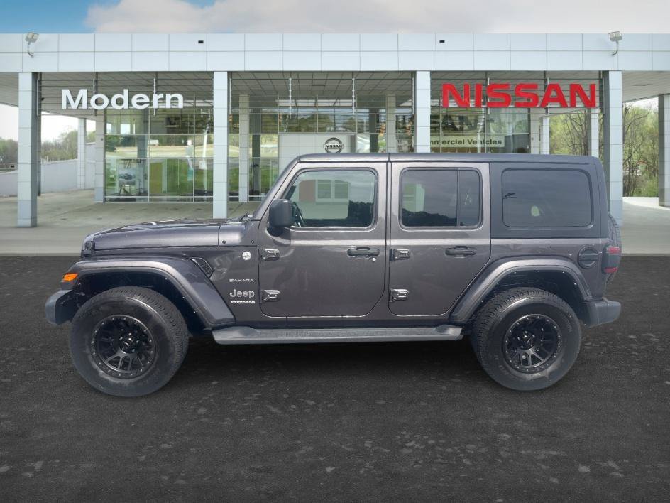 Used 2021 Granite Crystal Metallic Clearcoat Jeep Unlimited Sahara image 2