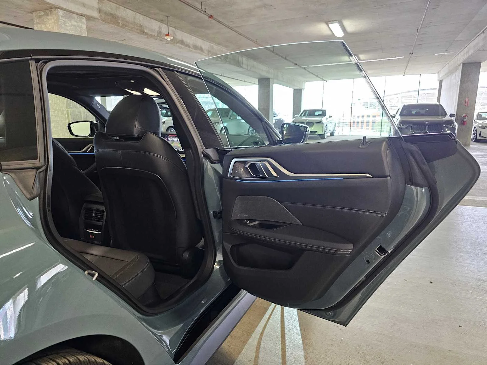 New 2026 Cape York Green Metallic BMW xDrive40 image 35