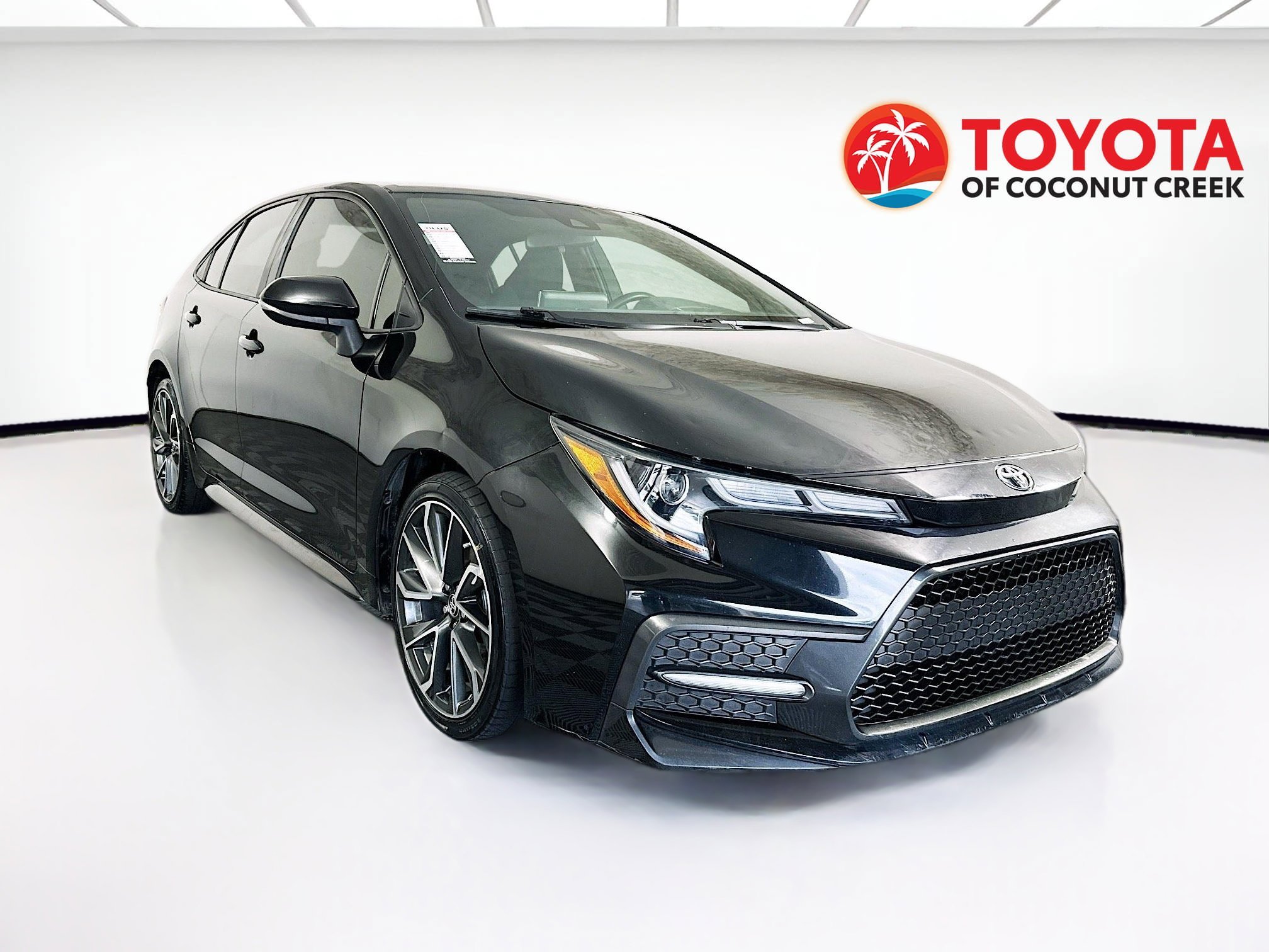 Used 2020 Black Sand Pearl Toyota SE image 1