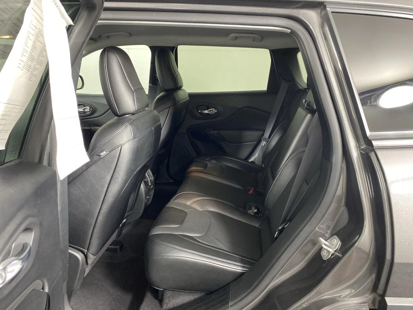 Used 2023 Granite Crystal Metallic Clearcoat Jeep Altitude Lux image 24