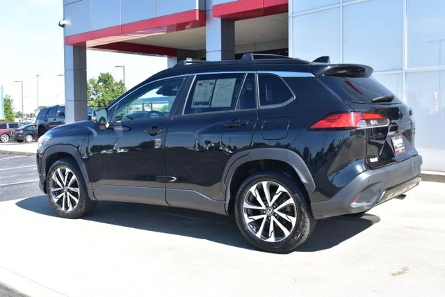 Used 2022 Black Toyota XLE image 7