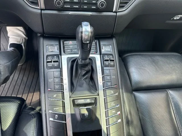 Used 2018 Blue Porsche Base image 12
