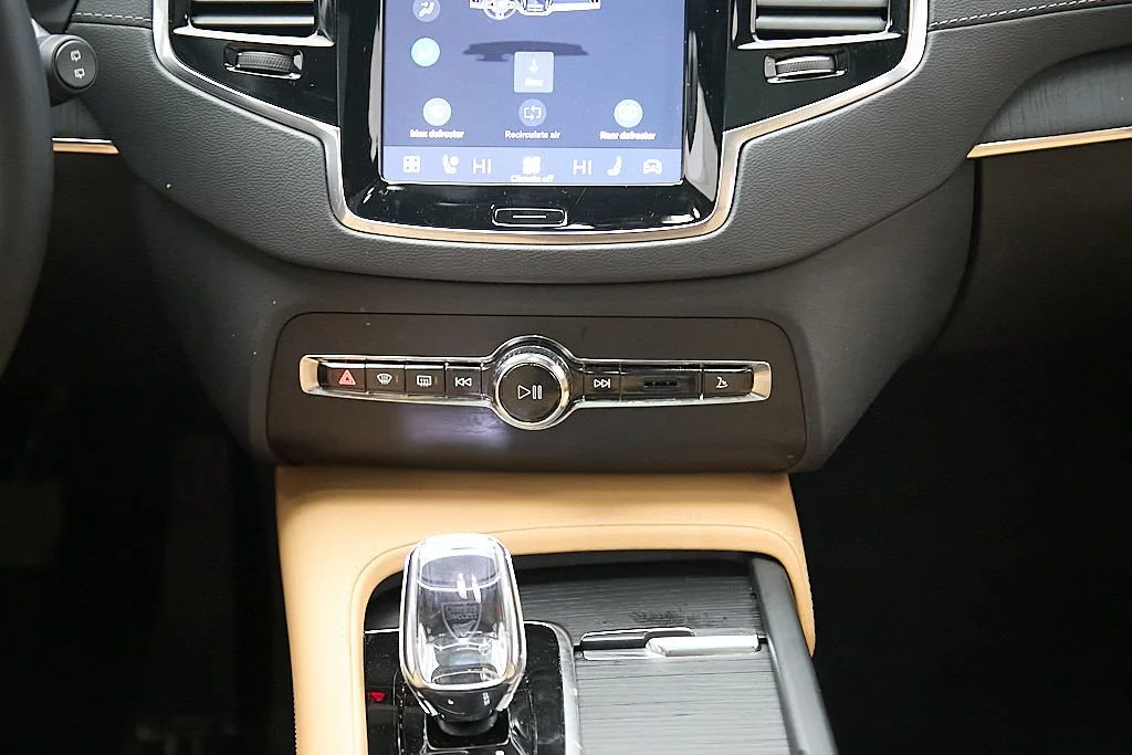 Certified Used 2023 Crystal White Volvo Ultimate image 30