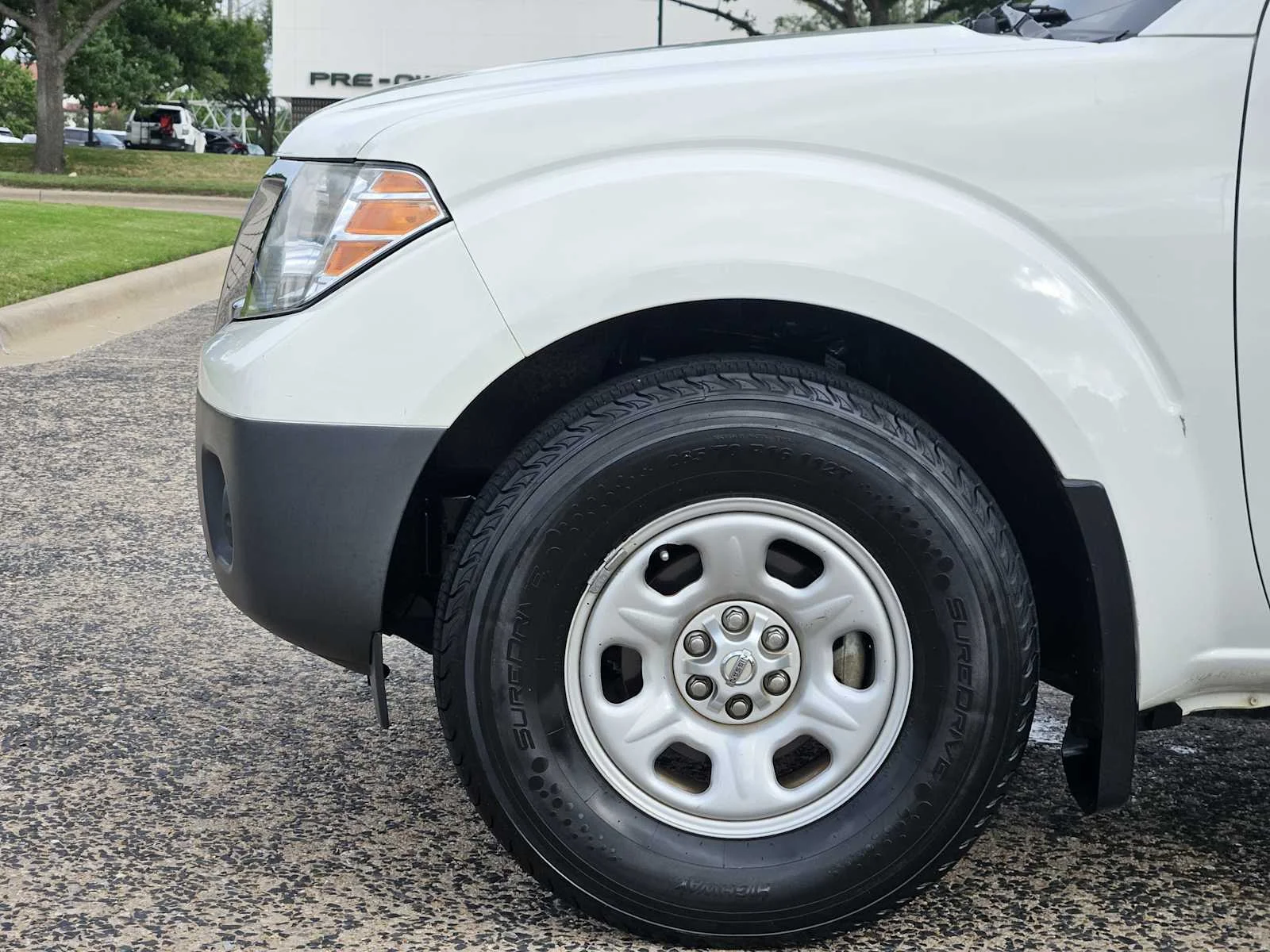 Used 2020 Glacier White Nissan S image 5