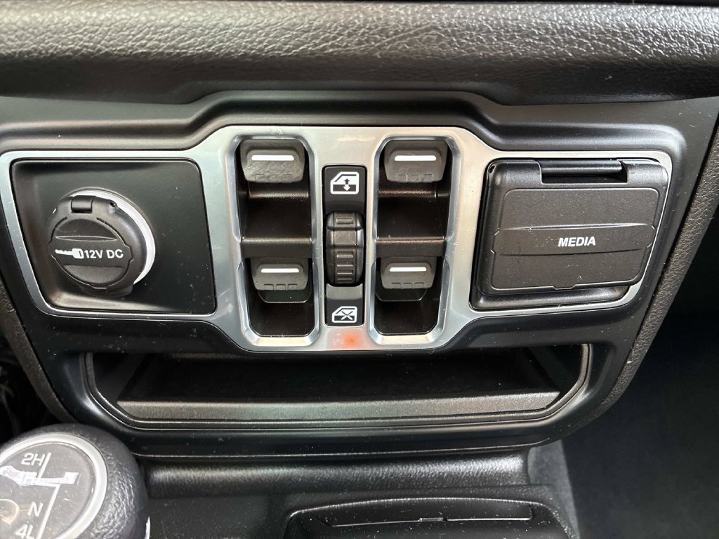 Used 2024 Silver Jeep Sport S image 28