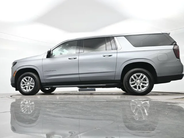 Used 2025 Sterling Gray Metallic Chevrolet LT image 27