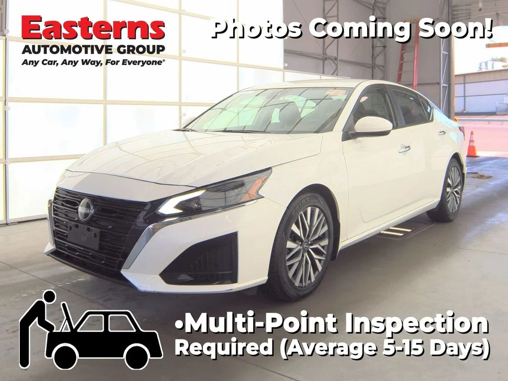 Used 2023 White Nissan 2.5 SV image 1