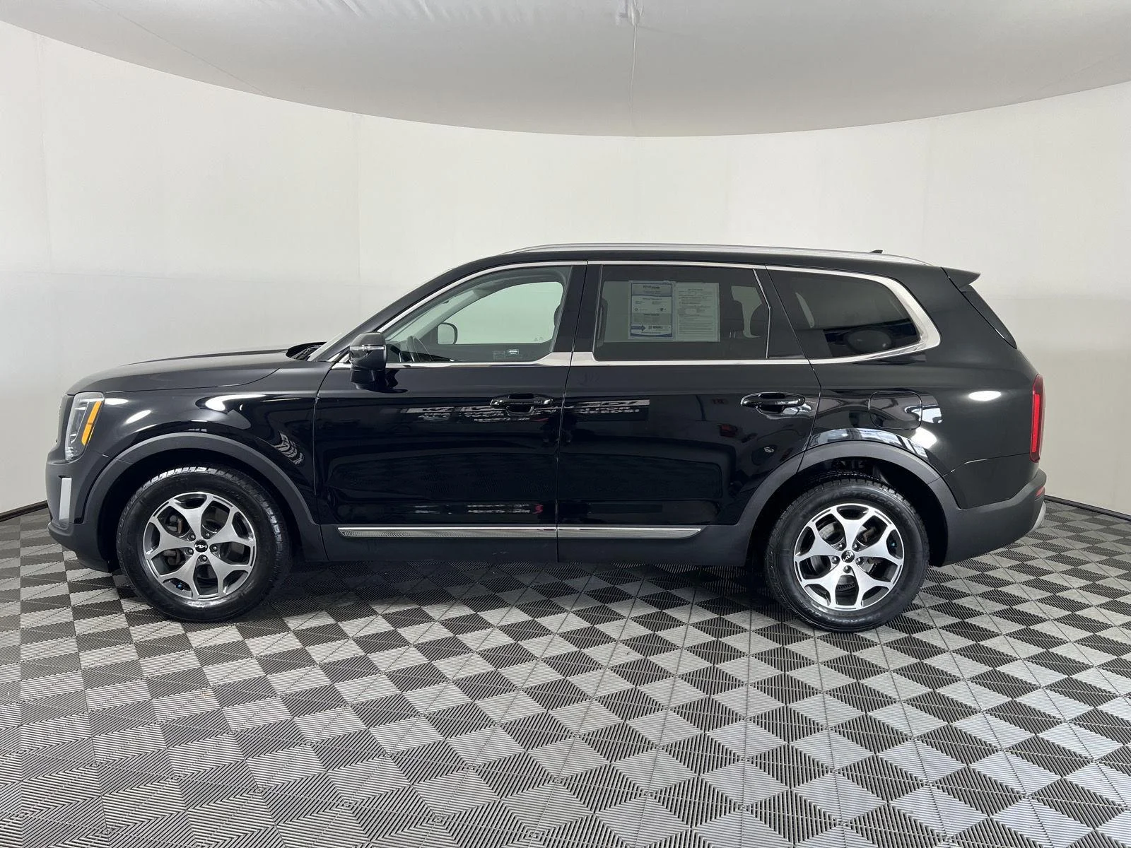 Used 2022 Ebony Black Kia EX image 6