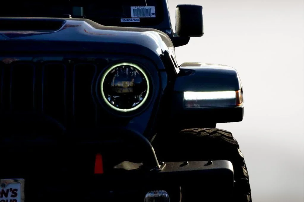 New 2025 Gray Jeep Mojave image 8
