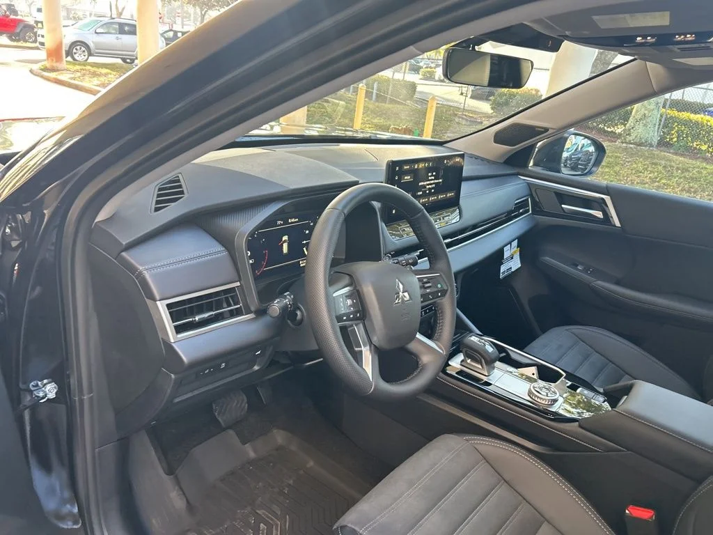 New 2026 Black Mitsubishi SE image 6