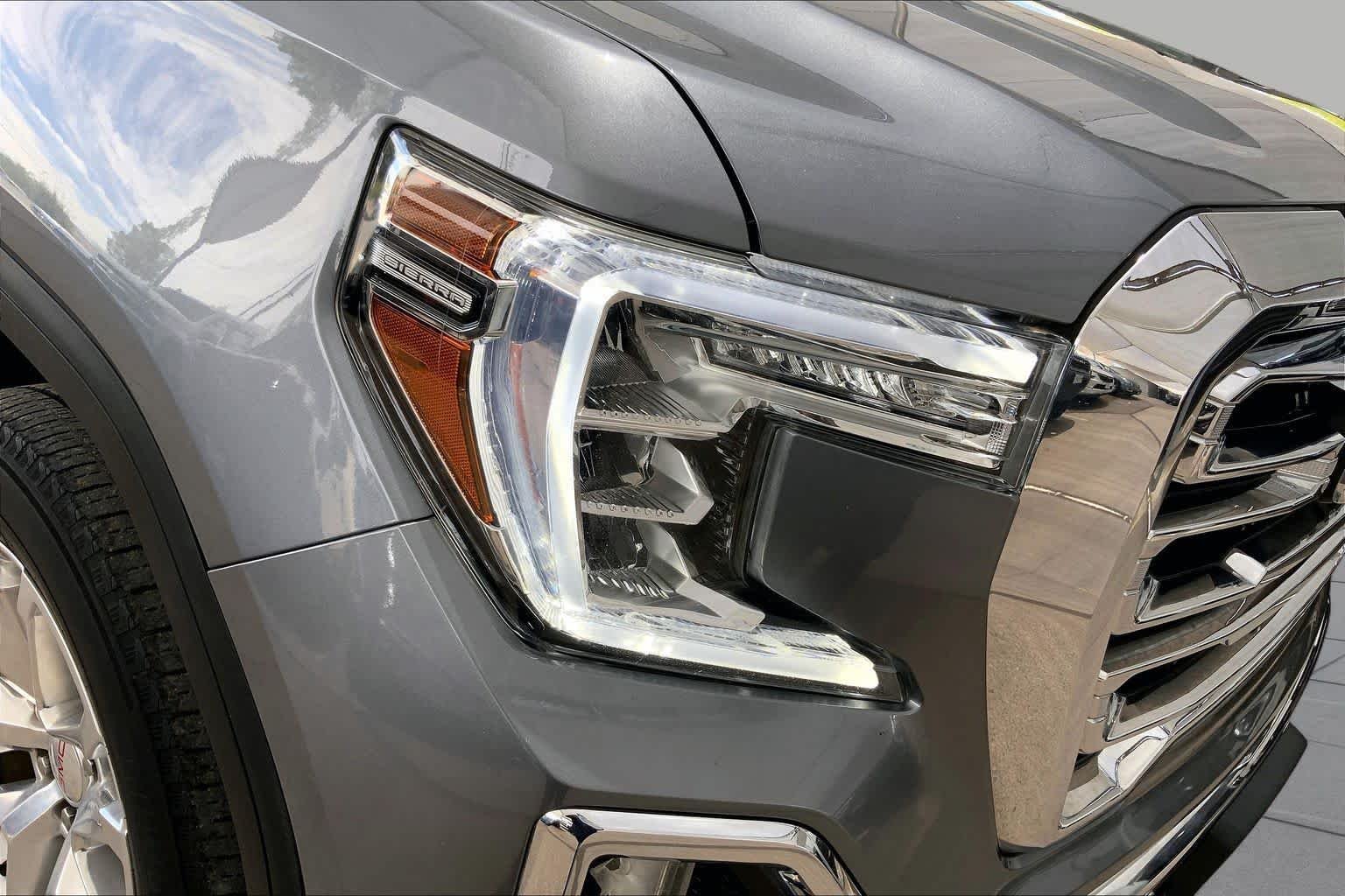 Used 2021 Satin Steel Metallic GMC SLT image 28