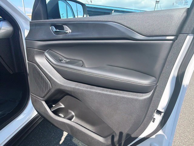 New 2026 Bright White Clear-Coat Exterior Paint Jeep Laredo X image 8