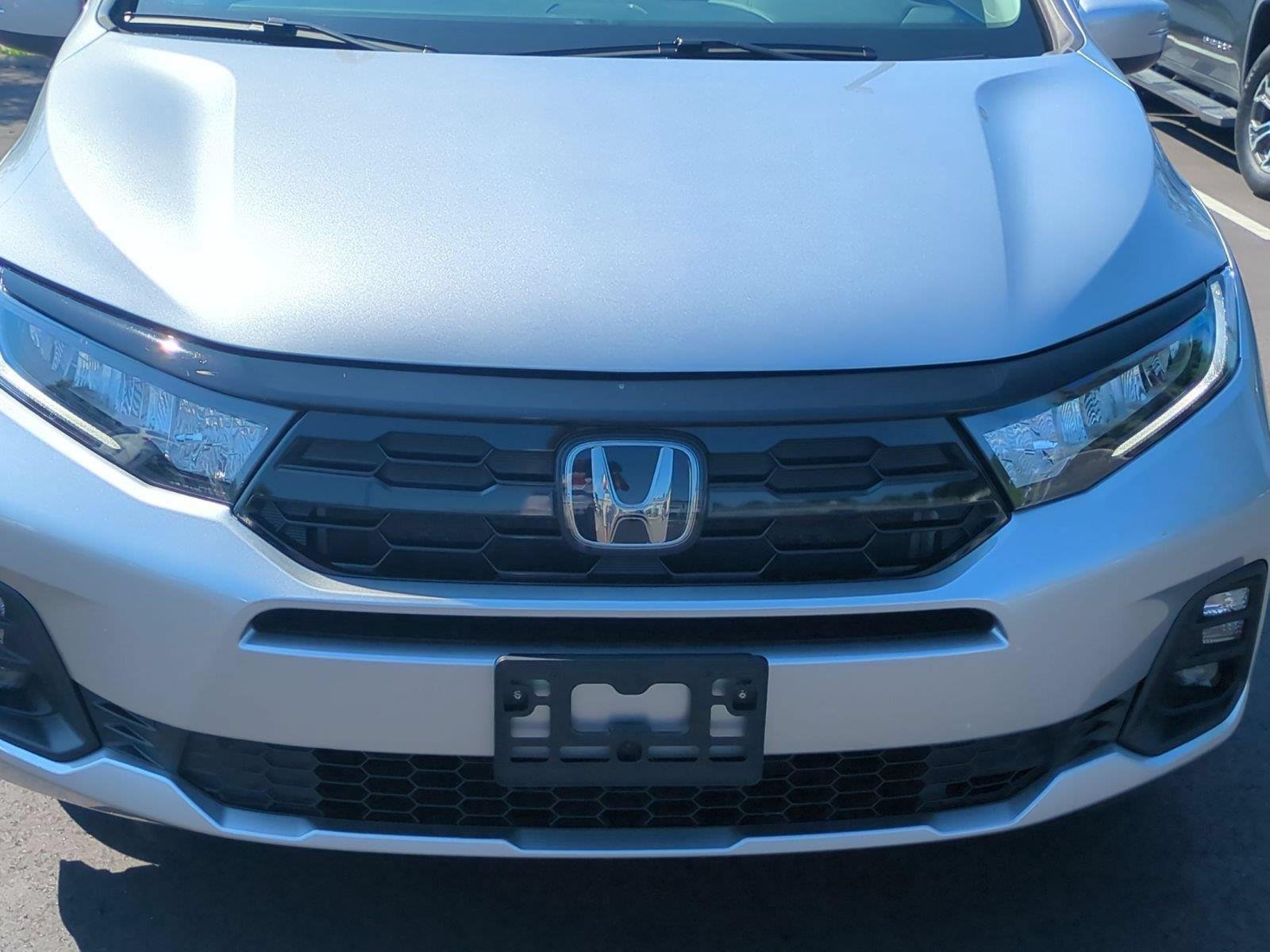 Used 2025 Solar Silver Metallic Honda Touring image 14