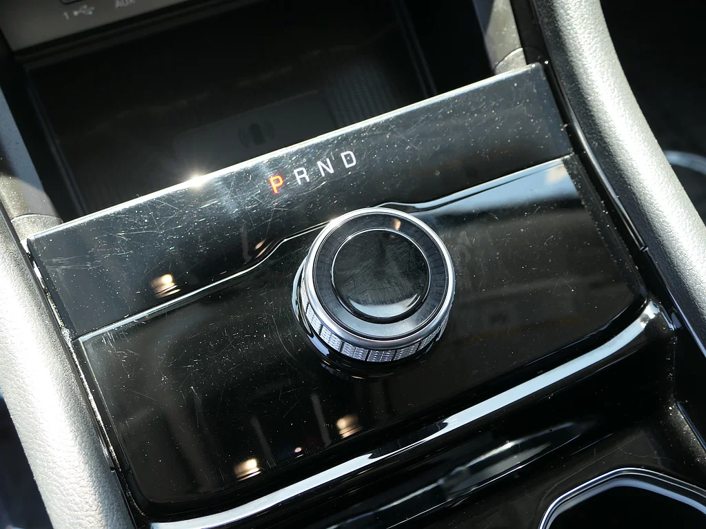 Used 2023 Diamond Black Crystal Pearl Coat Jeep Limited image 19