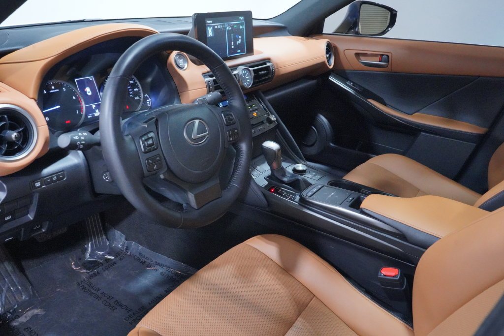 Used 2022 White Pearl Lexus 300 image 6