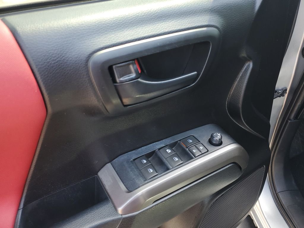 Used 2022 Silver Toyota SR5 image 9