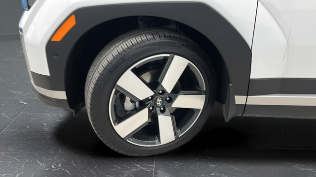 Used 2025 Serenity White Hyundai Limited image 39