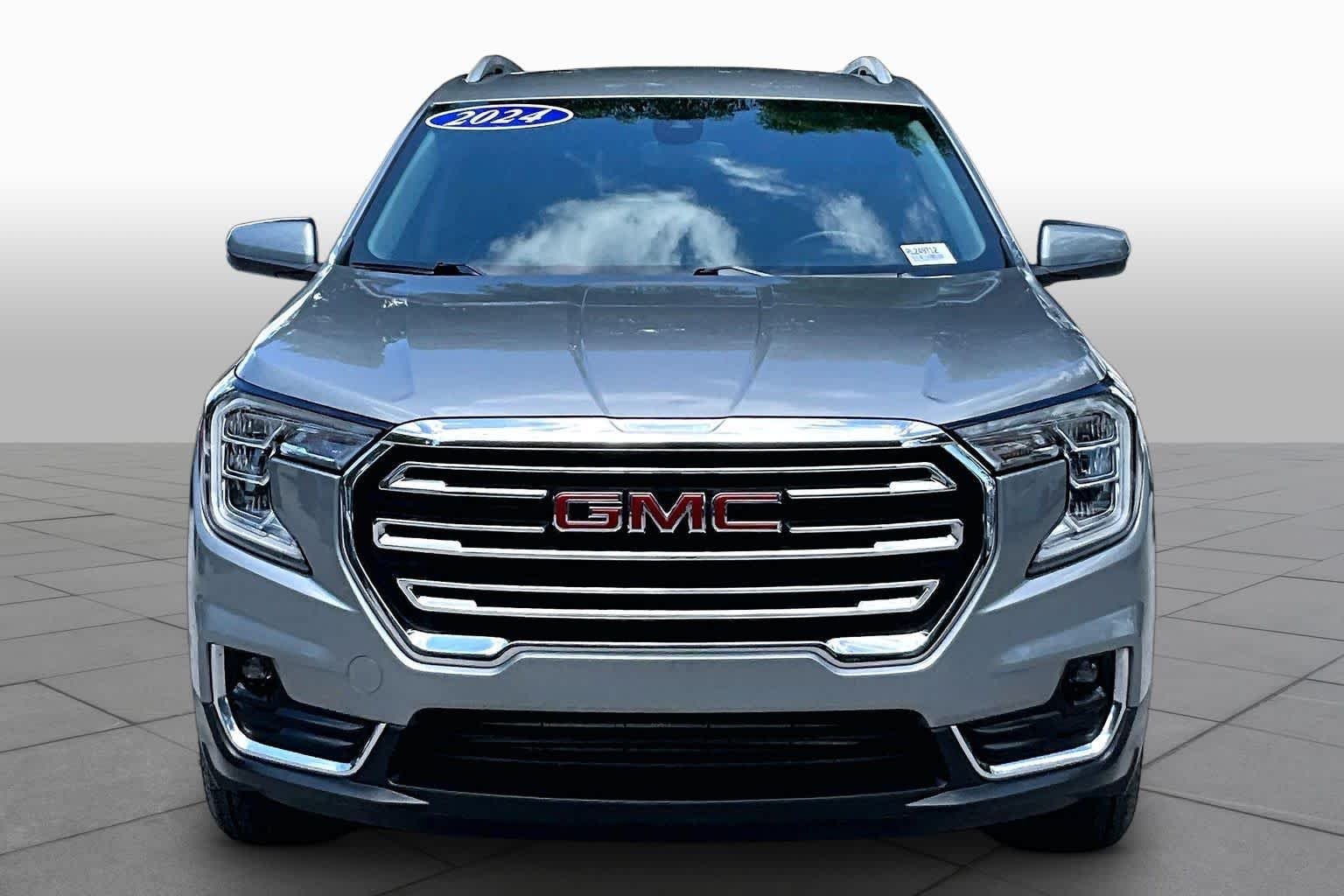 Used 2024 Sterling Metallic GMC SLT image 4