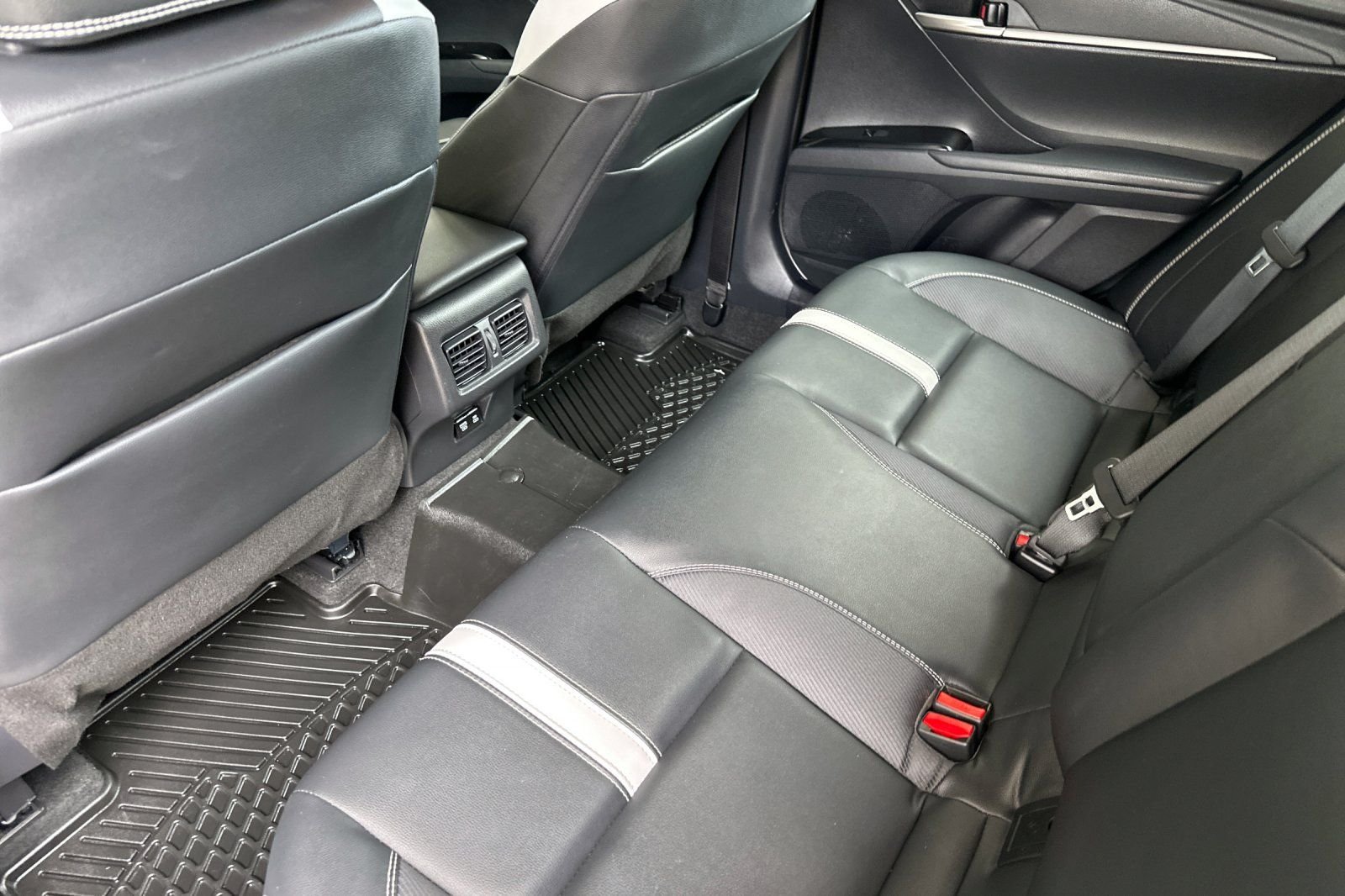 Used 2025  Toyota SE image 12